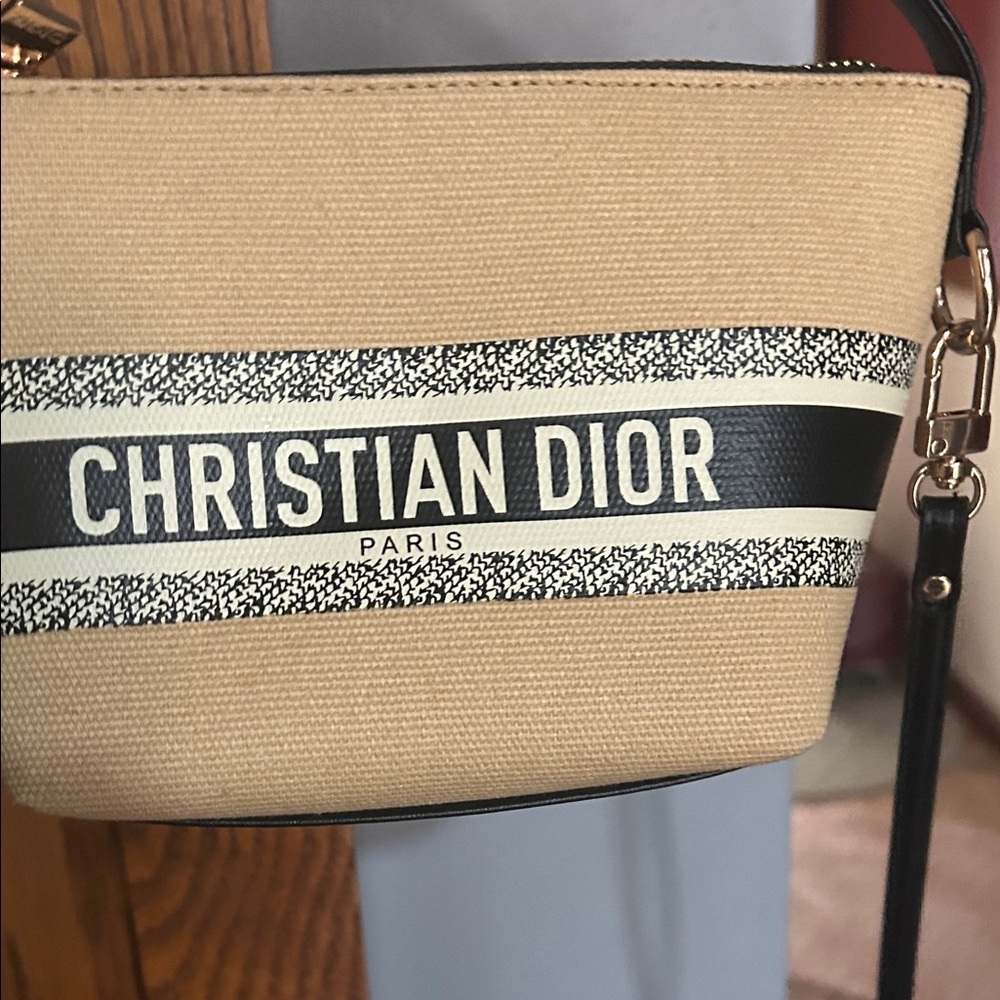 Dior Beauty Upcycle Crossbody (WITH GIFTBOX) GWP/VIP/ NOVELTY
NWT/NEW - Picture 3 of 15